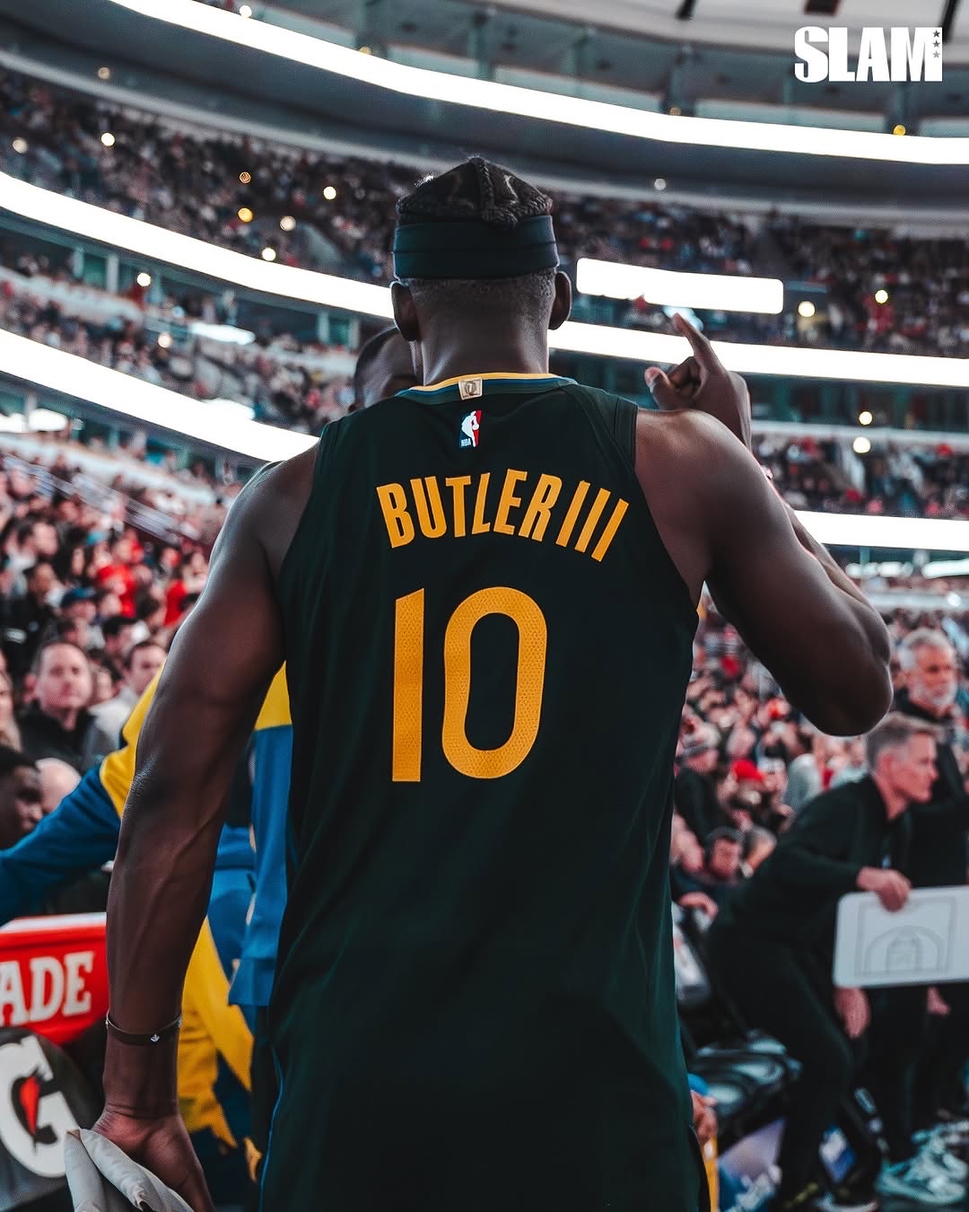 九游娱乐-关于战术调整引发热议！，巴特勒在勇士比赛中反败为胜比赛高潮迭起的信息